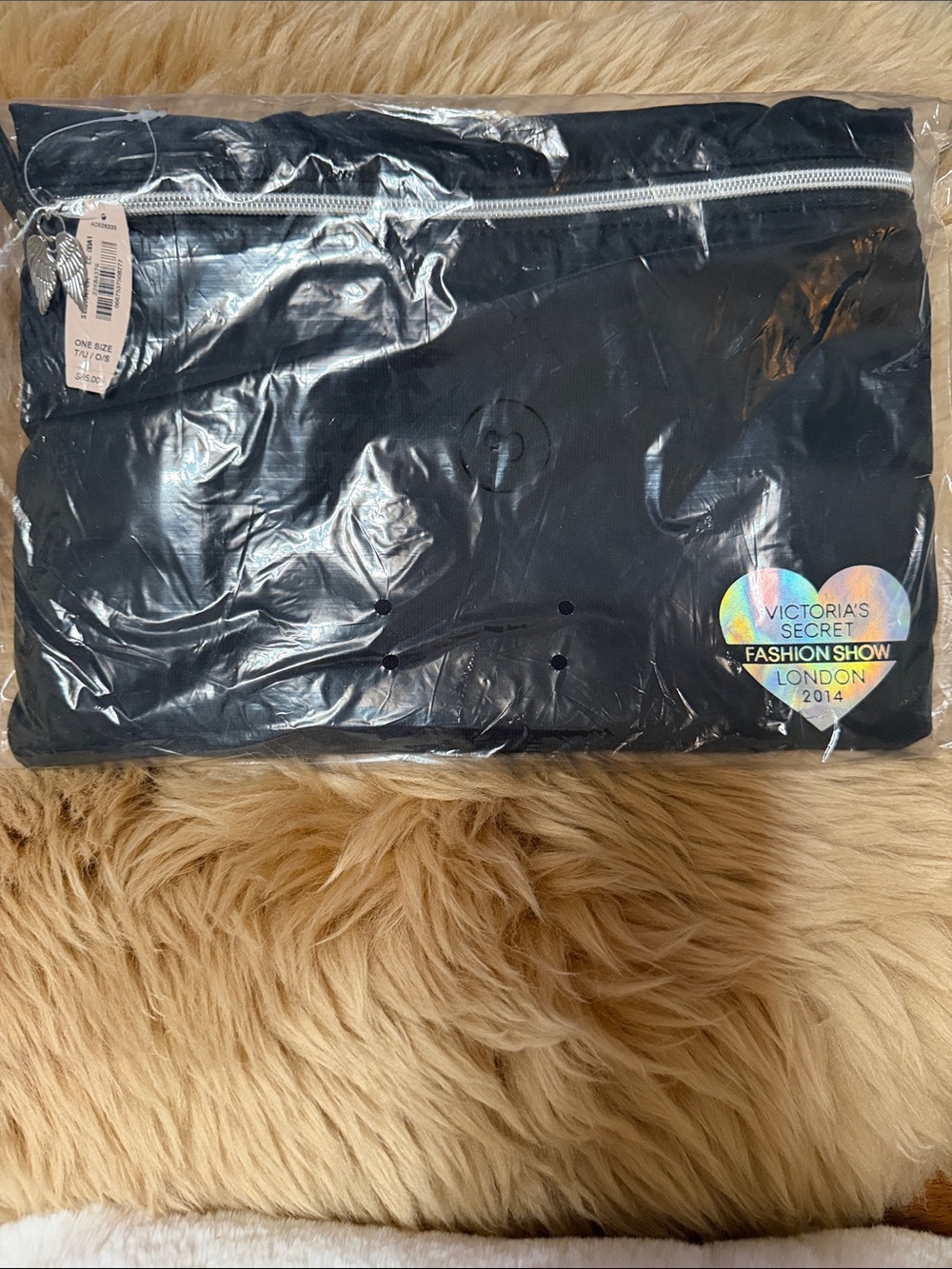 Victoria Secret Black Makeup Cosmetic Case Bag Fashion Show 2014 Heart NWT